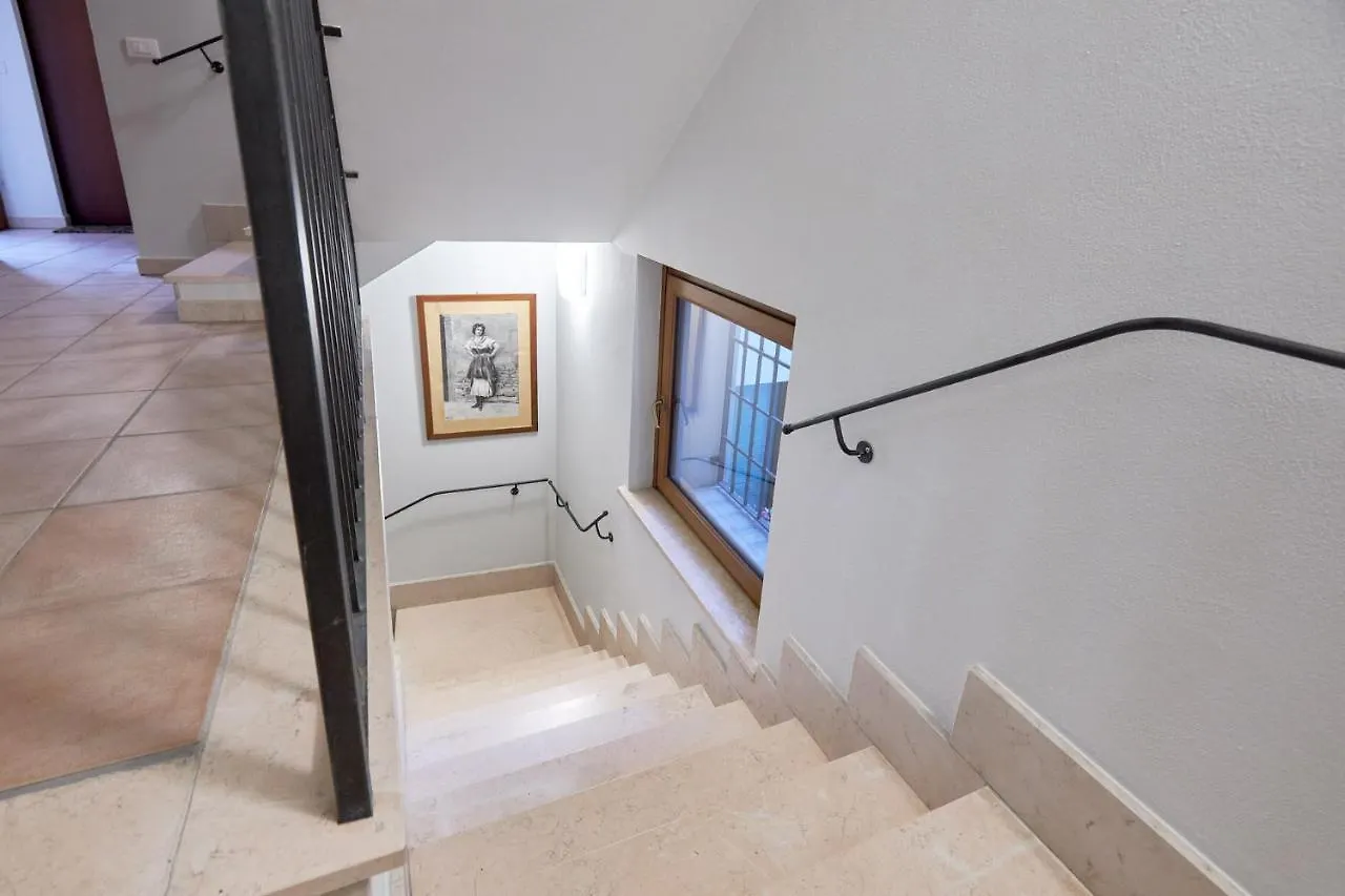 فيرونا Next To The Library Apartments 0*,  إيطاليا